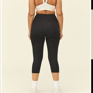 Girlfriend Collective High-Rise Capri Black size L